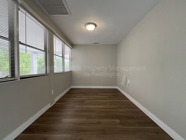 Building Photo - 224 Lakewood Dr