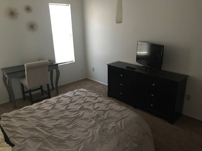 Building Photo - Furnished all bills paid very nice 2 bedro...