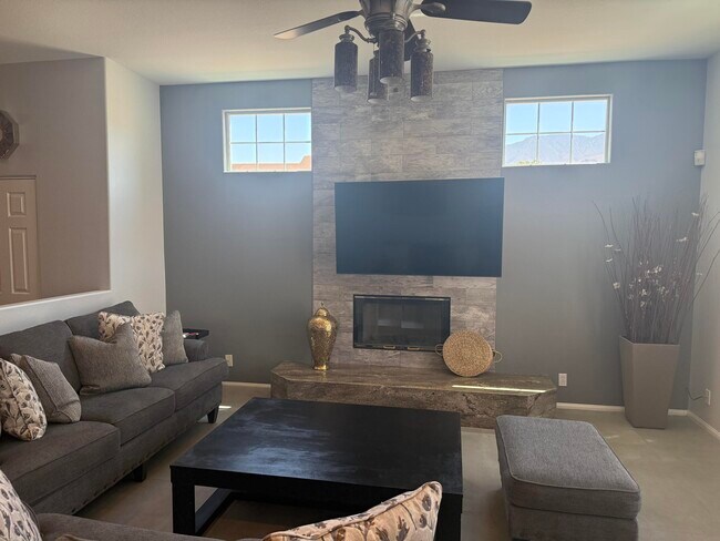 Building Photo - 54610 Avenida Alvarado