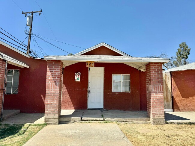 Building Photo - Well-kept apartment 1 bed/1 bath in McFarland - AVAILABLE NOW!!!  Click to schedule a tour