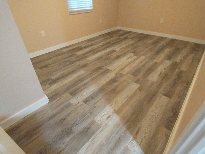 Building Photo - 135 NW Shannon Ave