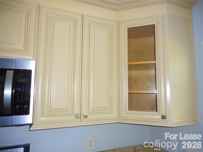 Building Photo - 9205 Bellegarde Dr