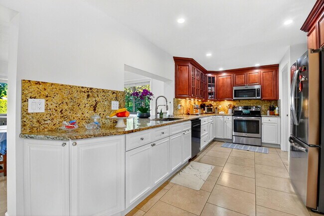 Building Photo - 435 Pine Villa Dr