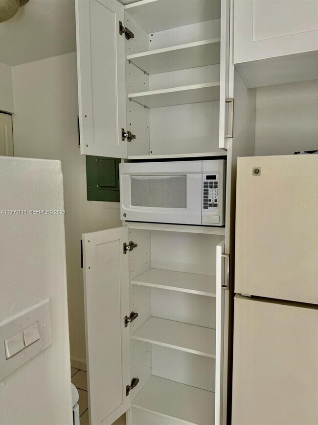 Building Photo - 1240 NE 12th Ave