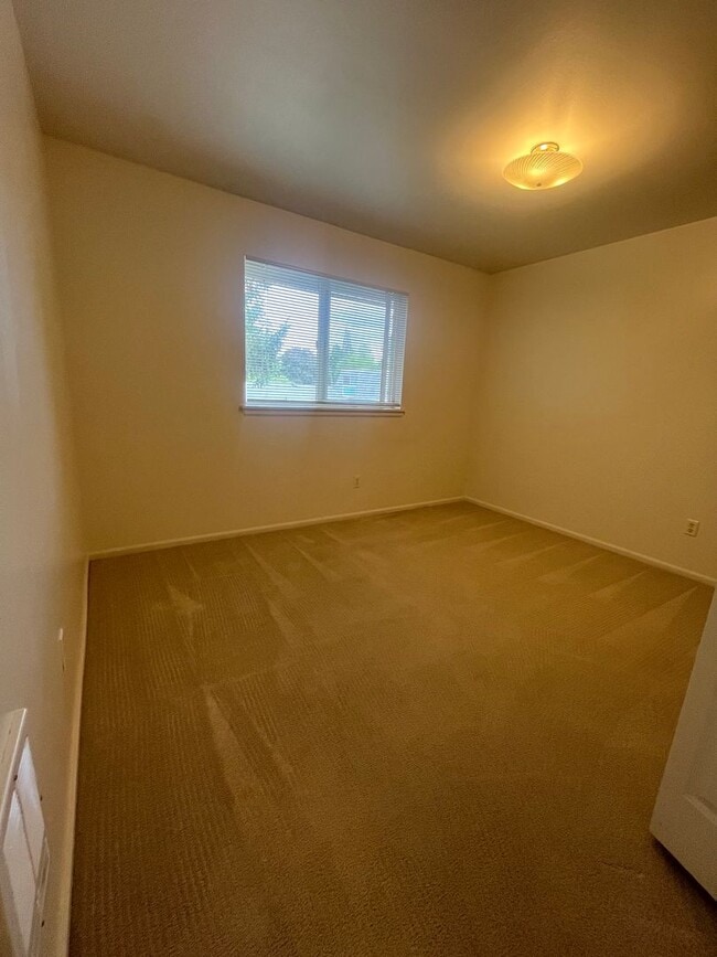 Building Photo - 1683 Ono Ave