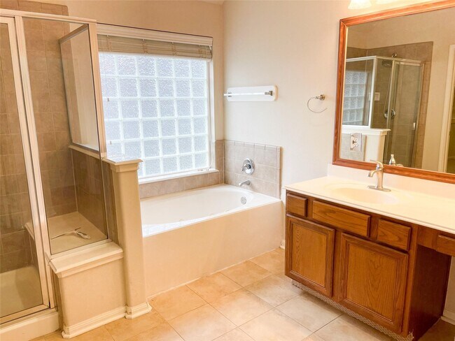 Building Photo - 3257 Gladewater Ln