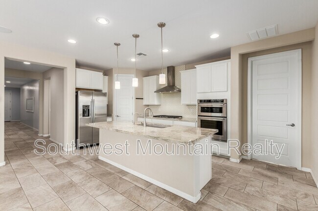 Building Photo - 2753 S 85th Way