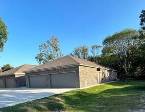 Building Photo - 1717 Bowie St