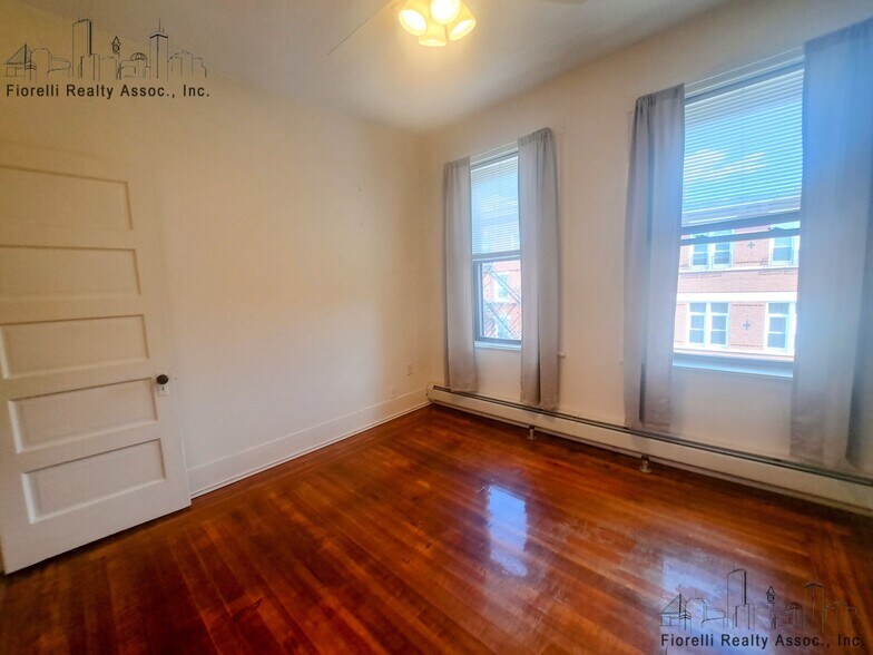 Building Photo - 344 Hanover St