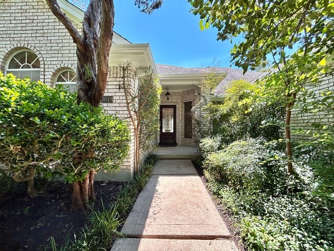Building Photo - Beautiful 4 Bedroom, 2 Bathroom Home for R...