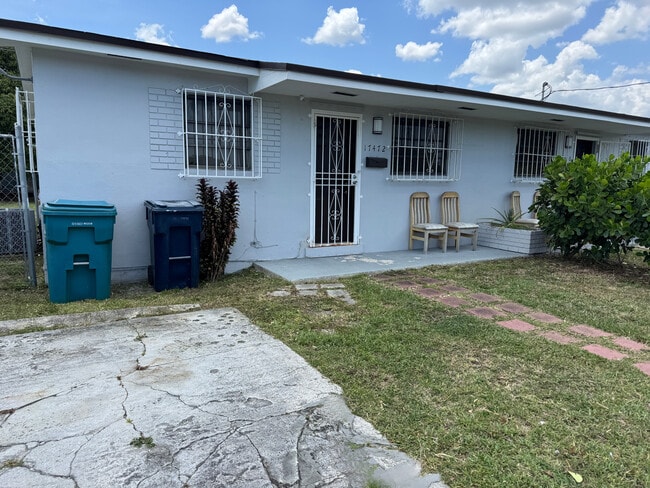 Building Photo - 17472 SW 105th Ave