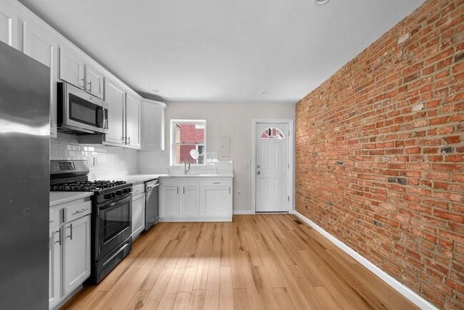 Building Photo - 2230 Orleans St