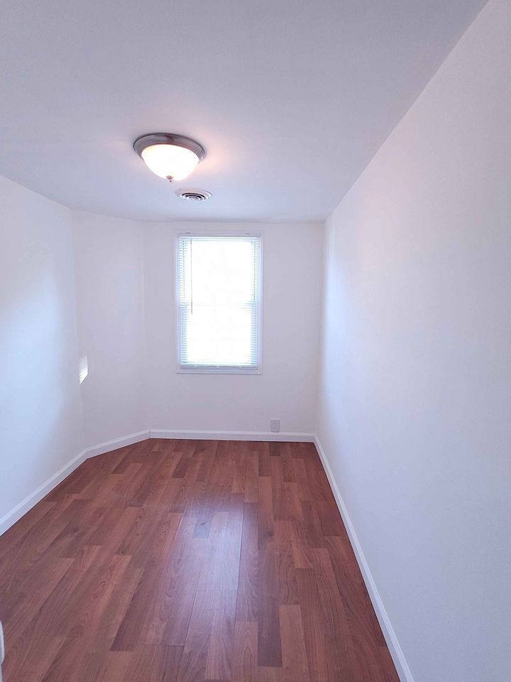 Building Photo - 37 Linden Ave
