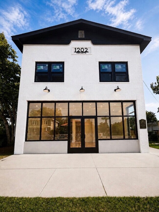 Building Photo - 1202 Chestnut St