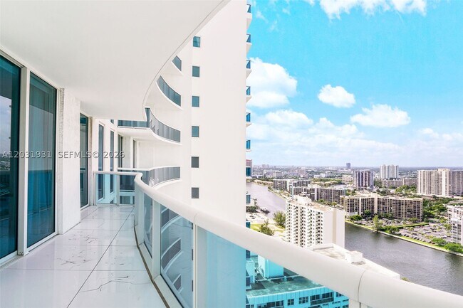 Building Photo - 2711 S Ocean Dr