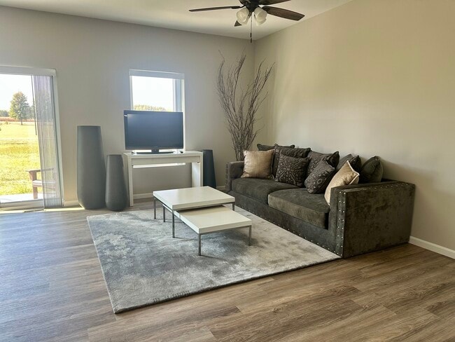 Building Photo - 1319 Sioux Turn