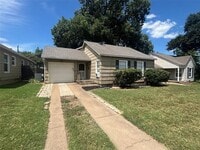 Building Photo - 4024 Lovell Ave