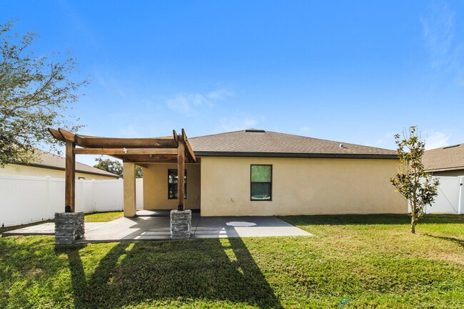 Building Photo - 6519 Redbay Dr