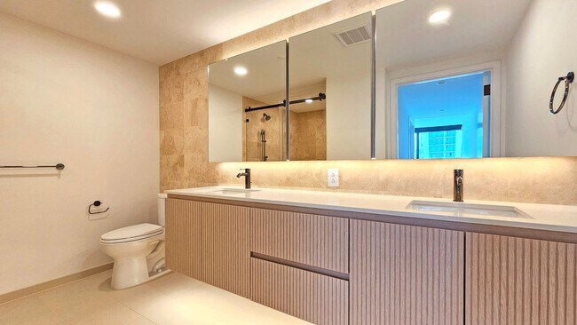 Building Photo - Stunning New 2BR Residence at The Park Ward Village