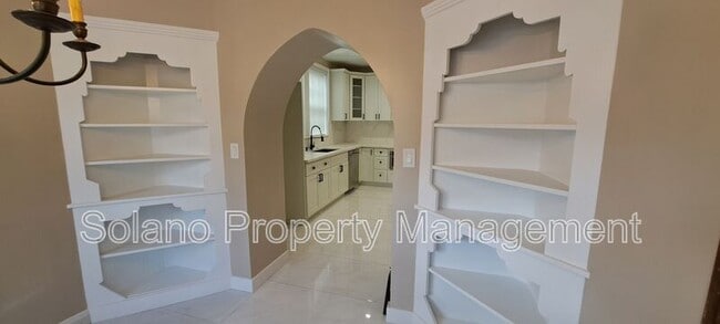 Building Photo - 290 E B St