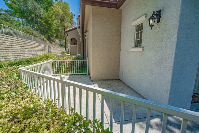 Building Photo - 23491 Abbey Glen Pl