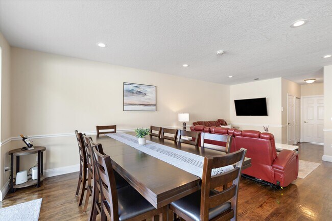 Building Photo - 7663 Great Oak Dr