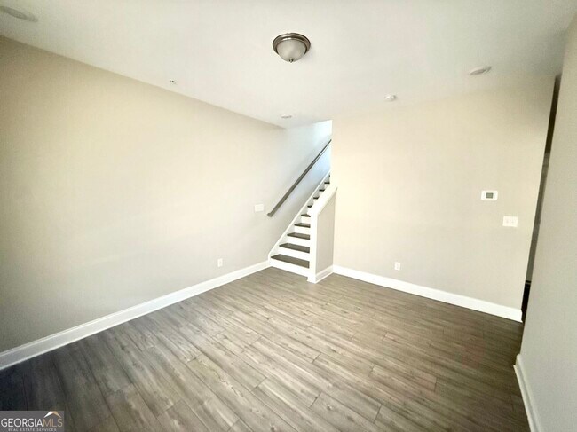 Building Photo - 208 Spike Trl SE