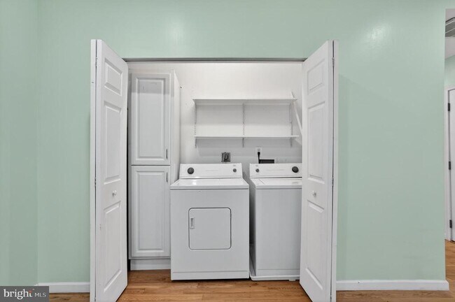 Building Photo - 1227 Meigs Pl NE