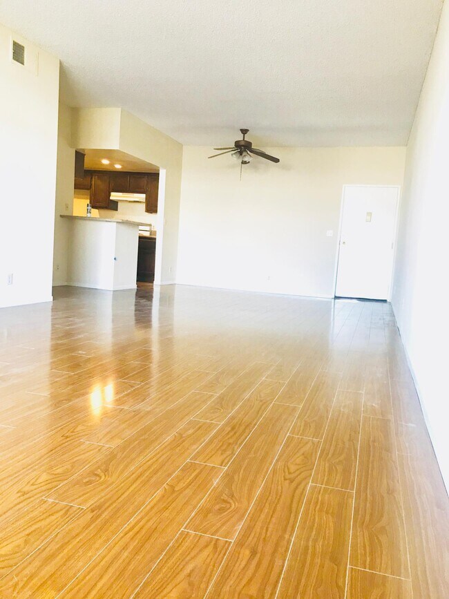 Open concept - 14400 Dickens St