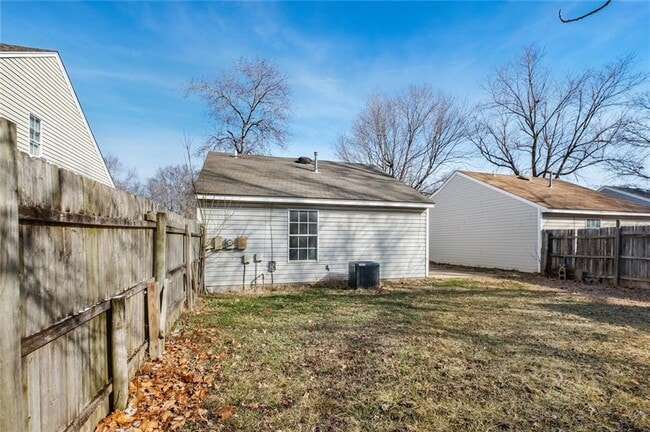 Building Photo - 2101 Blueberry Ln