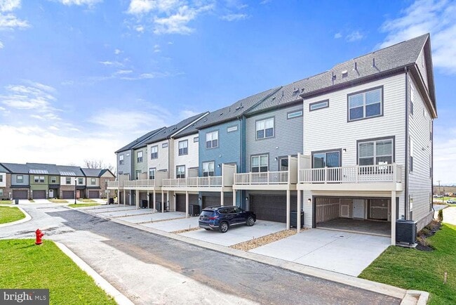 Building Photo - 233 MATILDA