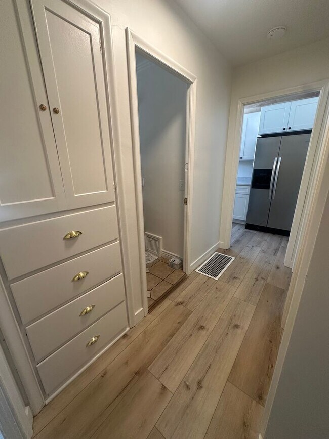 Building Photo - GET $500 OFF THE FIRST MONTHS RENT!!!!