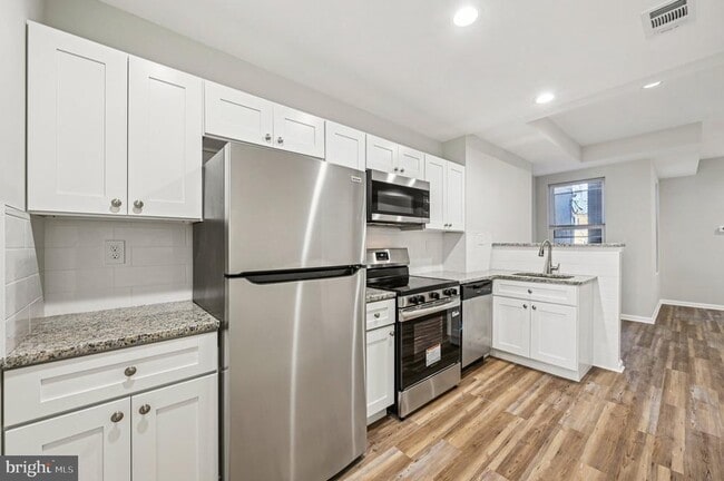 Building Photo - 750 Reservoir St