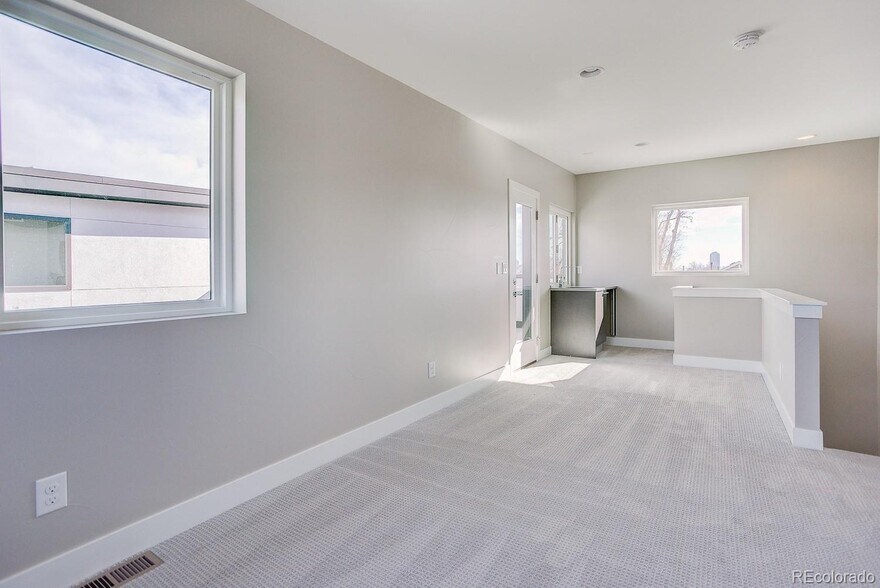 Building Photo - 1751 W 40th Ave