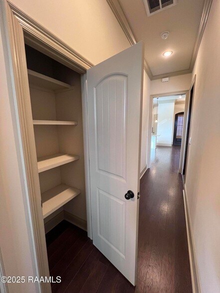 Building Photo - 100 Birchview Dr