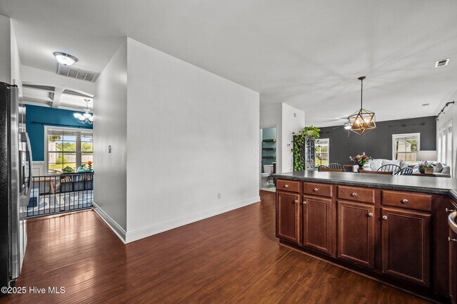 Building Photo - 300 Onyx Ct