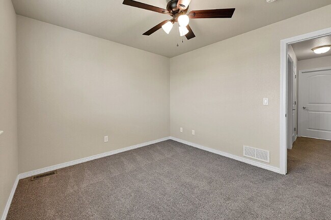 Building Photo - $2,650 - 4 Bed, 2.5 Bath Home with Fenced ...