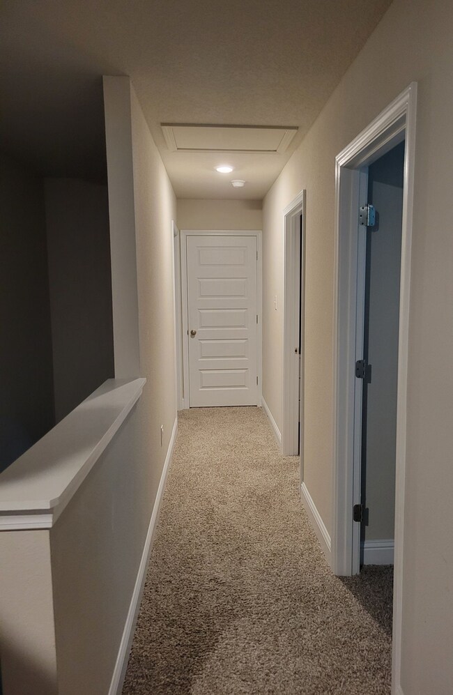 Building Photo - Large 4-bedroom home located in the South ...