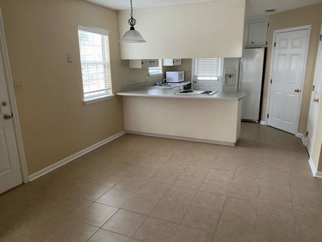 Building Photo - 3/2 HOME NEAR FREEDOM PARK.