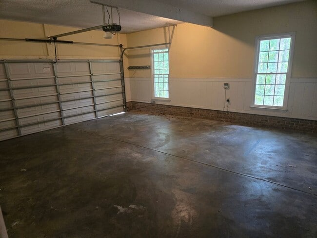 Building Photo - FOR RENT in HARRIS COUNTY with SWIMMING POOL! Available July 1st