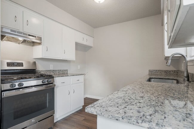 Building Photo - Updated 3 bedroom home