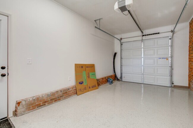 Building Photo - 7712 Burdell Dr