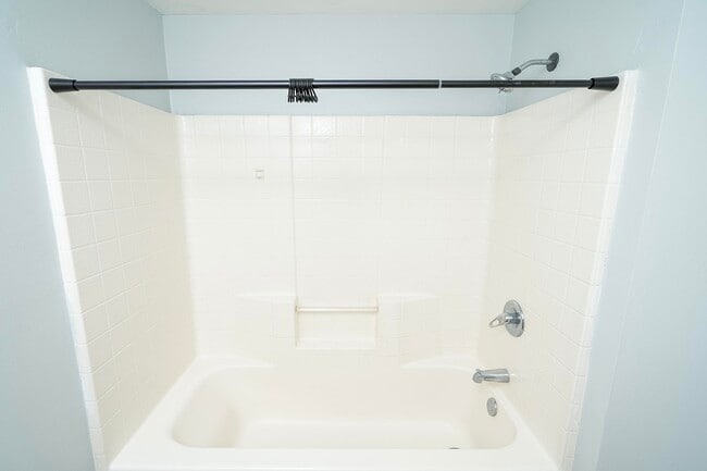 Building Photo - 1005 Bella Vista Blvd