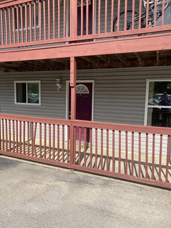 Building Photo - 319 E Mill St