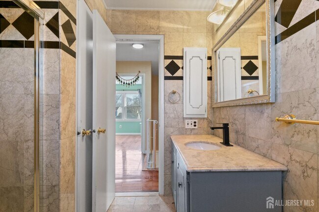 Building Photo - 12 Mershon Ln