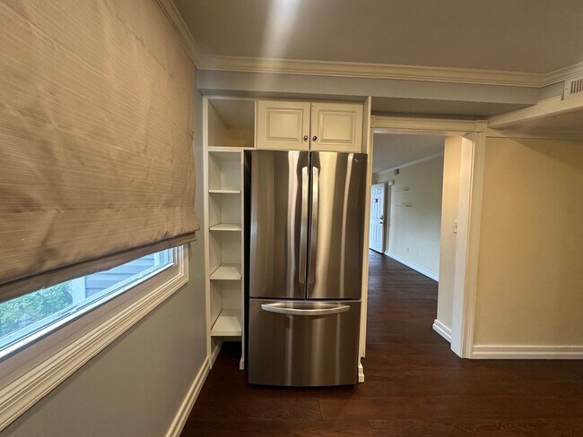 Building Photo - Beautiful 2-bedroom, 2-bath Condo just one block to the beach