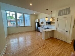 Building Photo - 1810 Sils Ave