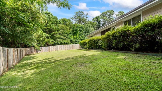 Building Photo - 621 Clover Dr