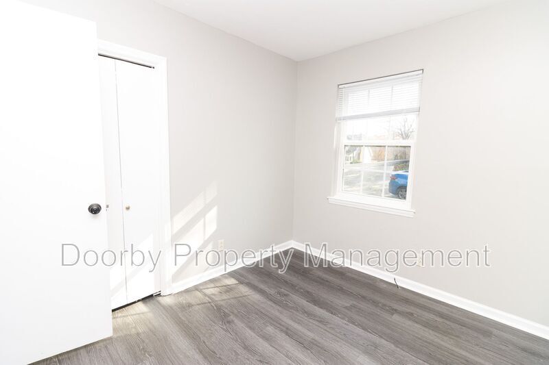 Building Photo - 6619 Fairview Rd