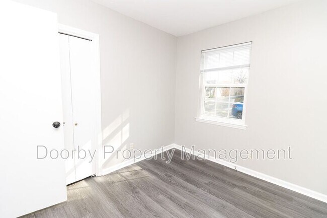 Building Photo - 6619 Fairview Rd